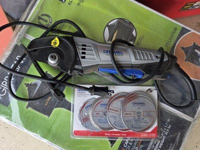 Dremel Saw-Max SM700 Corded Rotary Tool with Cutting Discs, Heavy Duty Multi-Purpose Saw