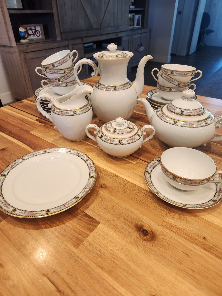 Antique 28-Piece Rosenthal Bavaria Porcelain Tea Set – Elegant Floral & Gold Trim