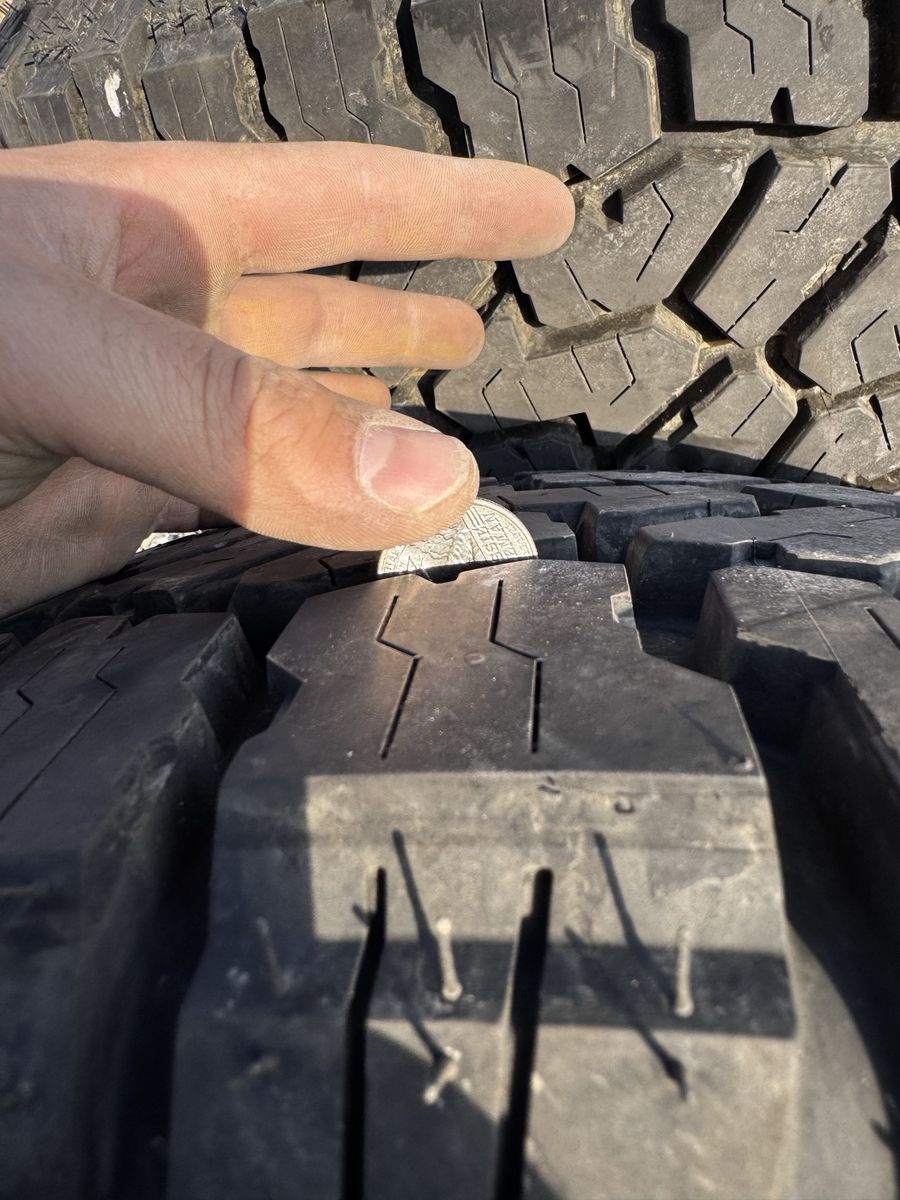 Falken wild peak A/T4W 285/70/17