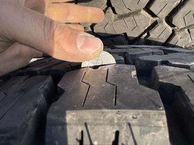 Falken wild peak A/T4W 285/70/17