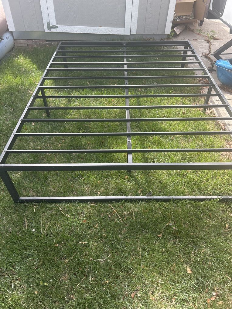 Black Metal Queen Bedframe