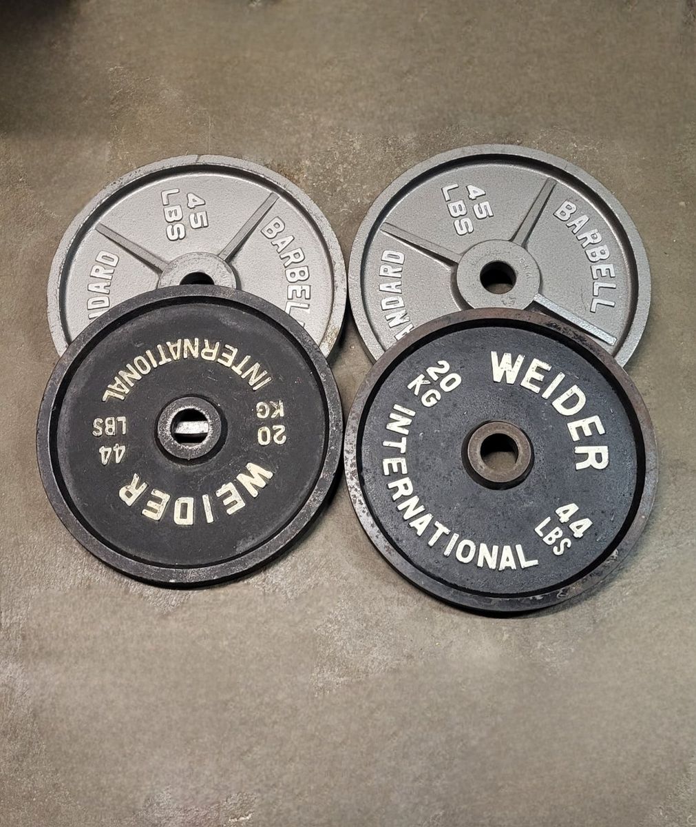 Weights 178 pounds