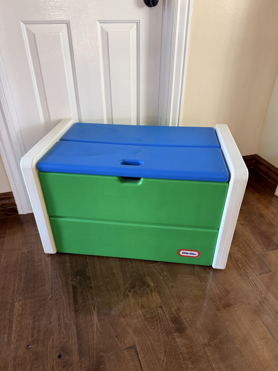 Vintage 90’s Little Tikes large Toybox like new condition! Primary colors.