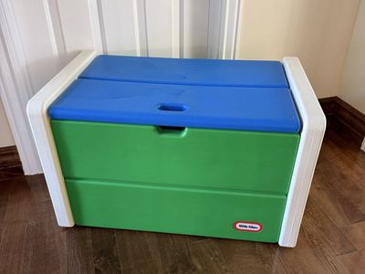 Vintage 90’s Little Tikes large Toybox like new condition! Primary colors.