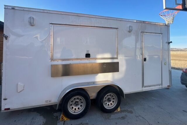 2022 Fully Equipped 16×8 Food Trailer – Turnkey