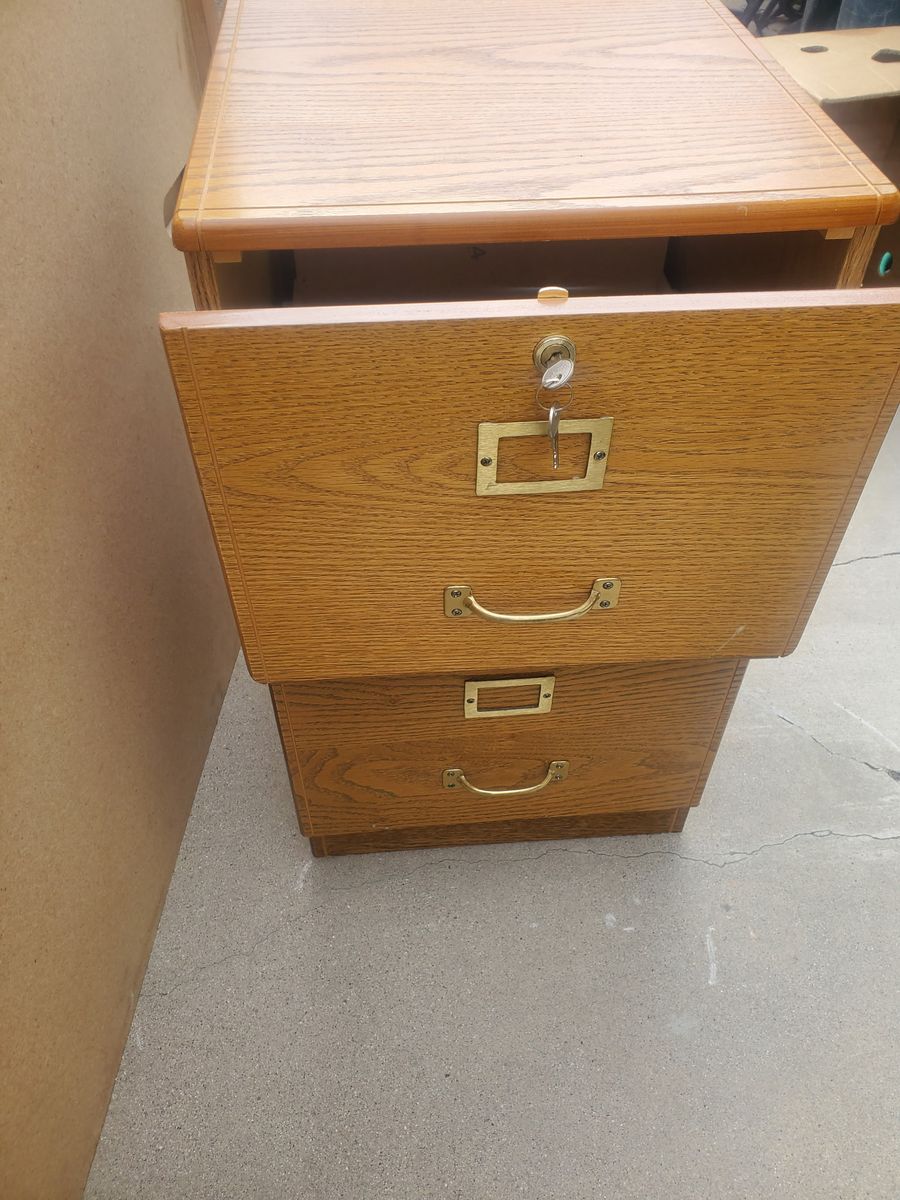 Filing cabinet 2 drawers with key $25