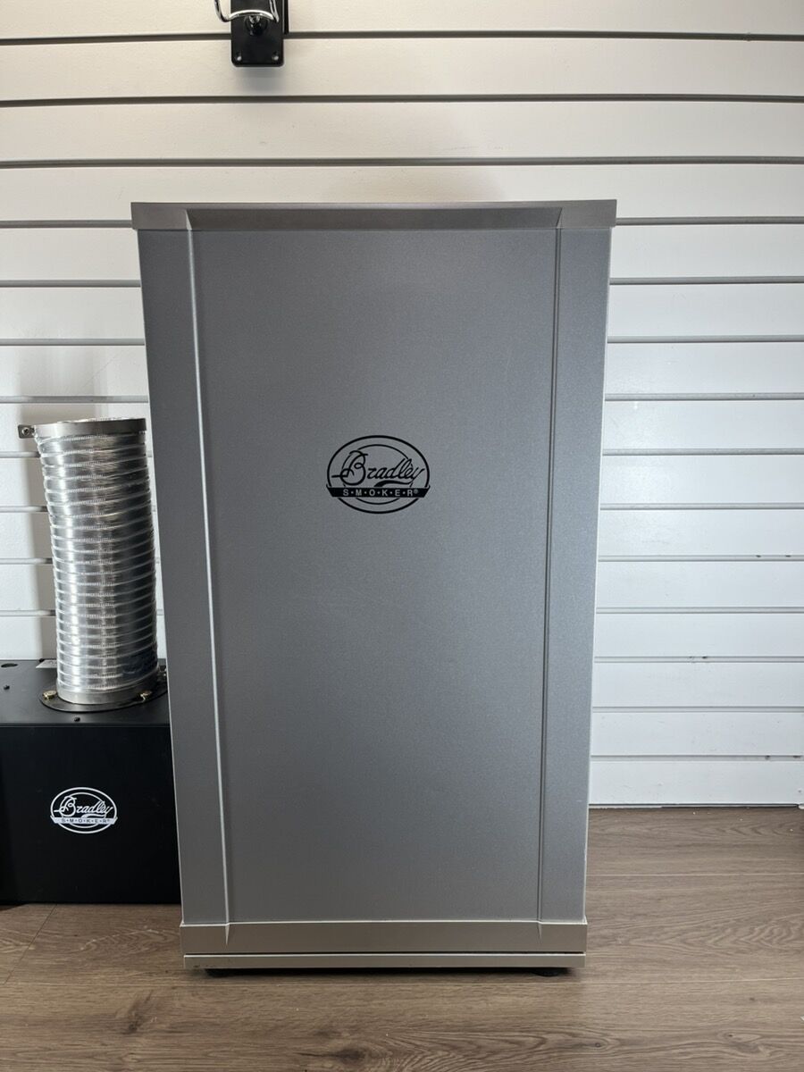 BRADLEY 31" VERTICAL 4-RACK DIGITAL ELECTRIC SMOKER #WCP035568