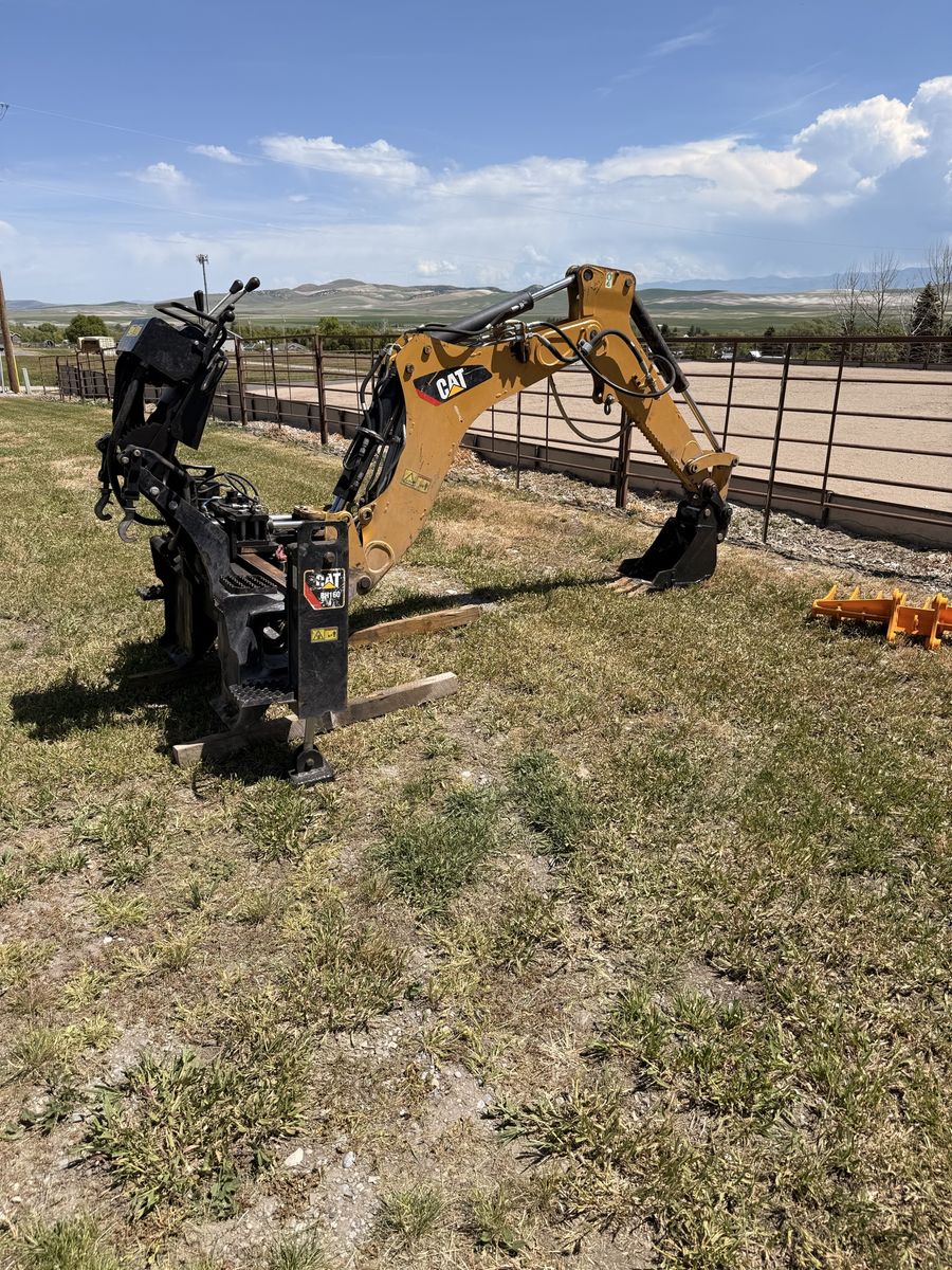 Cat BH160 backhoe attachment