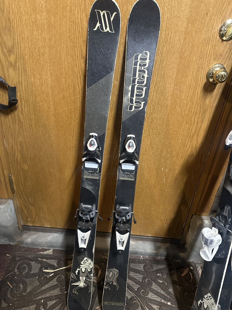 Volkl Gotoma Jr Skis W/rossi Axium Jr Bindings