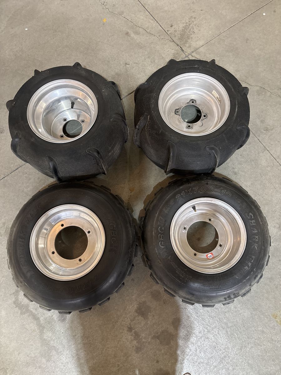 Shark Fin Paddle Tire Set