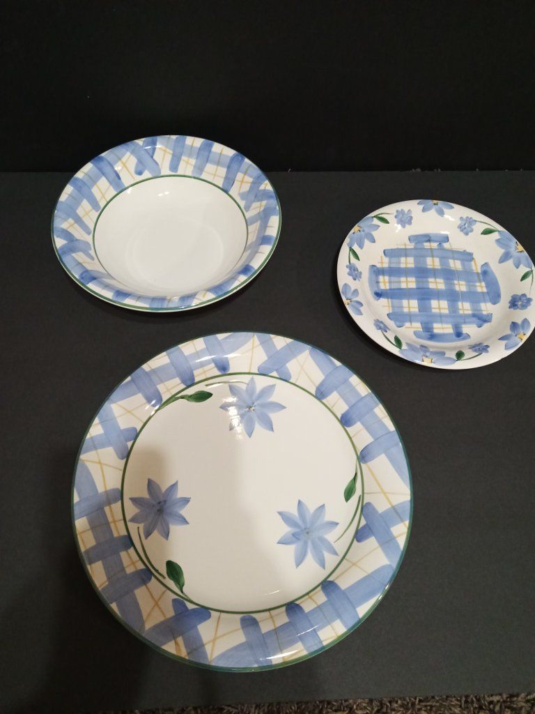 Cute Country Blue Plaid and Flower Dishware