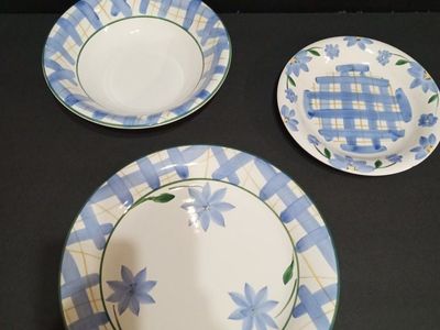 Cute Country Blue Plaid and Flower Dishware