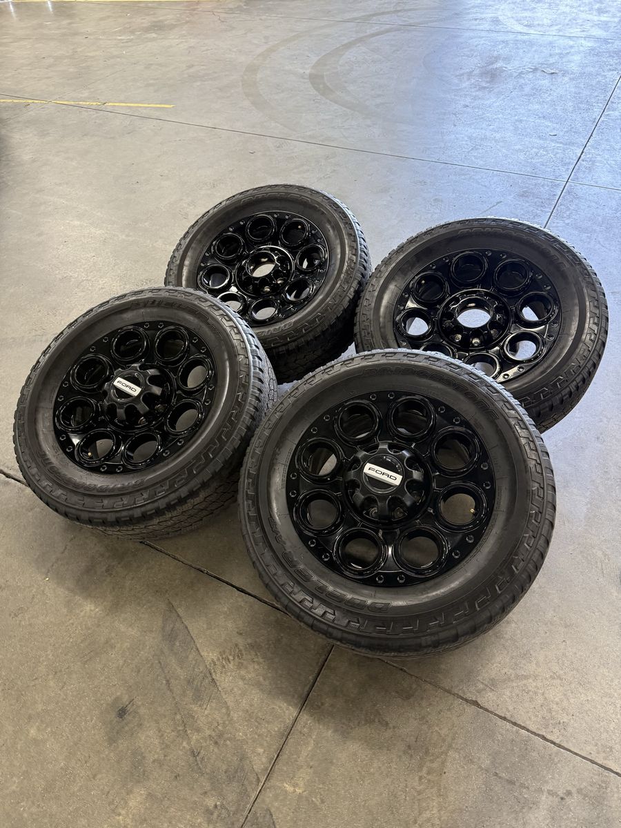 2025 Ford F350 OEM 20in Fx4 20in Wheels/ 275/65/20