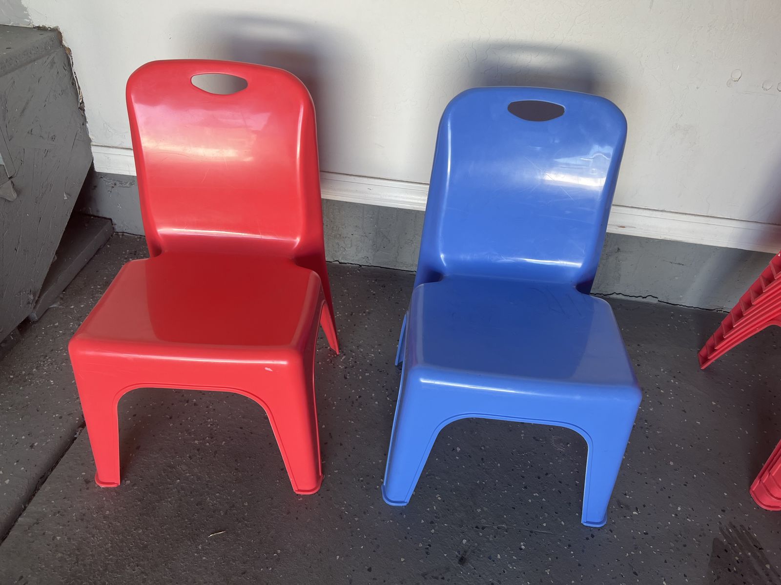 50 CHILDREN'S CLASSROOM CHAIRS FOR SALE
