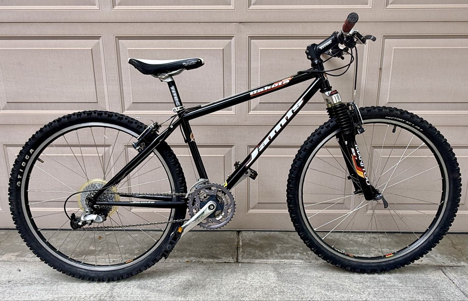 Jamis Dakota Reynolds 631 Steel Mountain Bike - 26” Wheels, Shimano XT, Manitou SX-R
