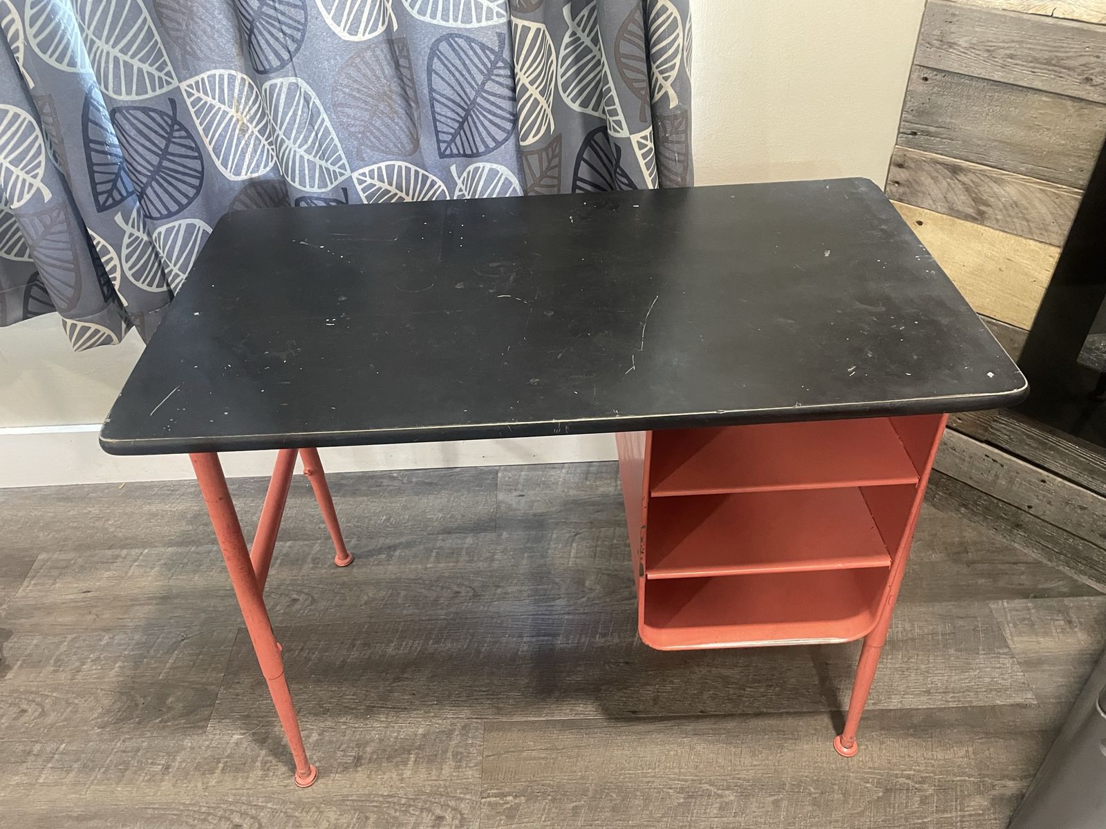 Kids desk