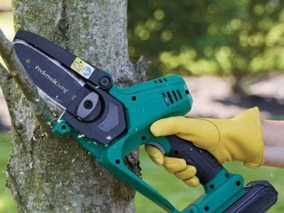 New Cordless Handheld Pruner Saw