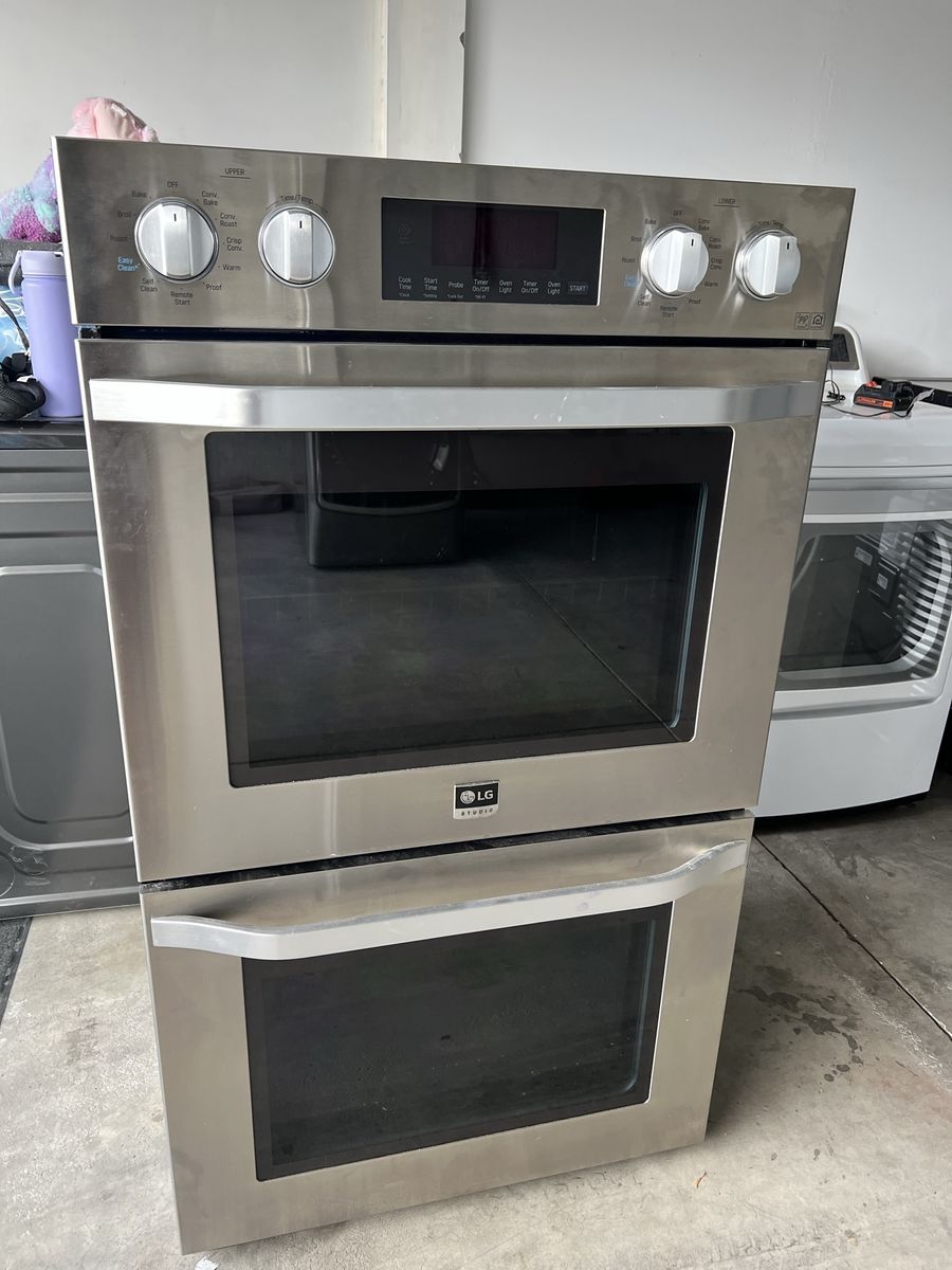 LG STUDIO 4.7 cu. ft. Smart wi-fi Enabled Double Built-In Wall Oven
