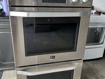 LG STUDIO 4.7 cu. ft. Smart wi-fi Enabled Double Built-In Wall Oven