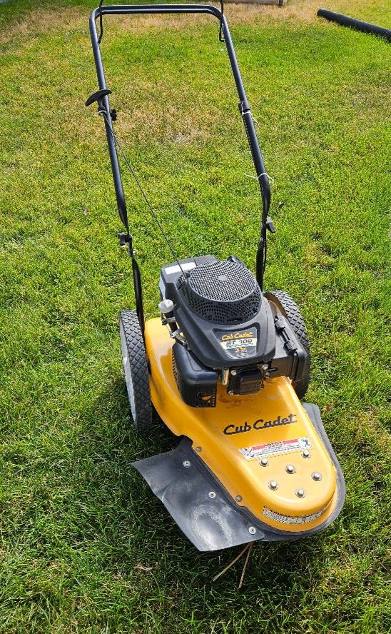 Cub Cadet ST 100 22-inch String Trimmer