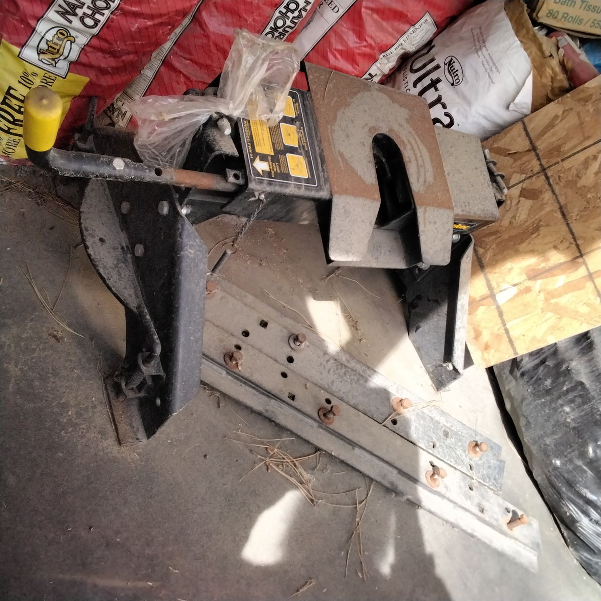 HiJacker 5th Wheel Travel Trailer Hitch