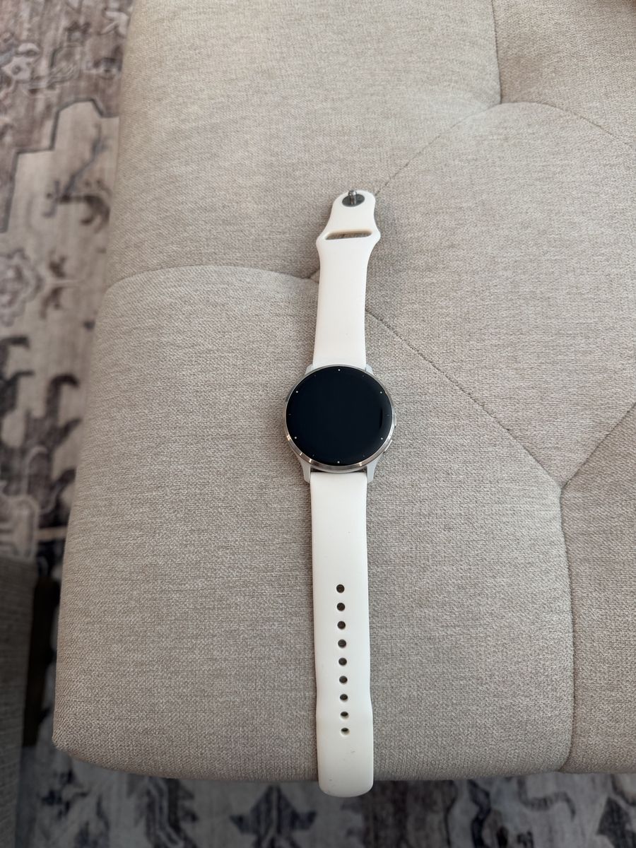 Garmin Venu 3 GPS Smartwatch 45mm - White / Silver