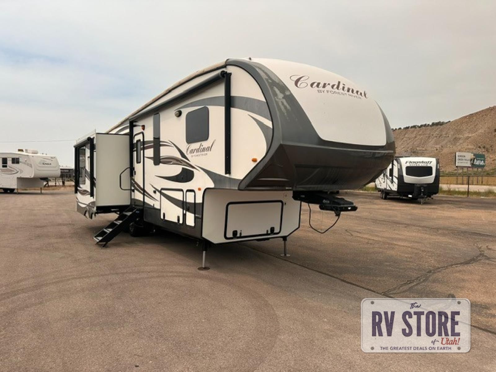 2013 Forest River RV Cardinal 3030RS Fifth Wheel Front Bedroom|Rear Living Area