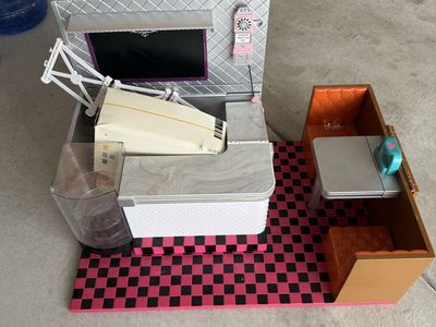 L.O.L. Surprise! Jukebox Diner Playset with Jukebox and Booth Seating