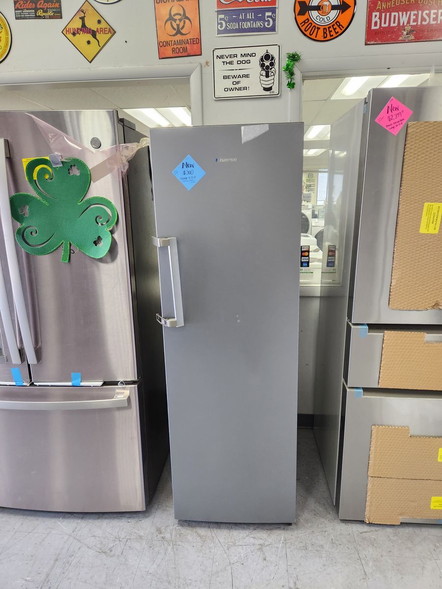 SCRATCH & DENT! HISENSE 10.2 CF CONVERTIBLE UPRIGHT FREEZER!