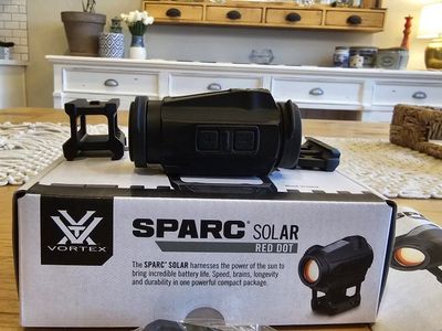 Vortex SPARC Solar Red Dot Sight with Mount - Black, Excellent Condition