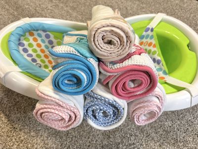 6 Baby Bath Towels + Fisher Price 4-in-1 Baby-to-Toddler Bathtub