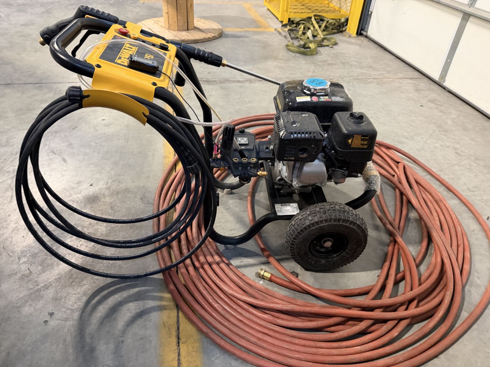 DEWALT 3600 PSI 2.5 GPM Gas Pressure Washer with Honda GX200 Engine