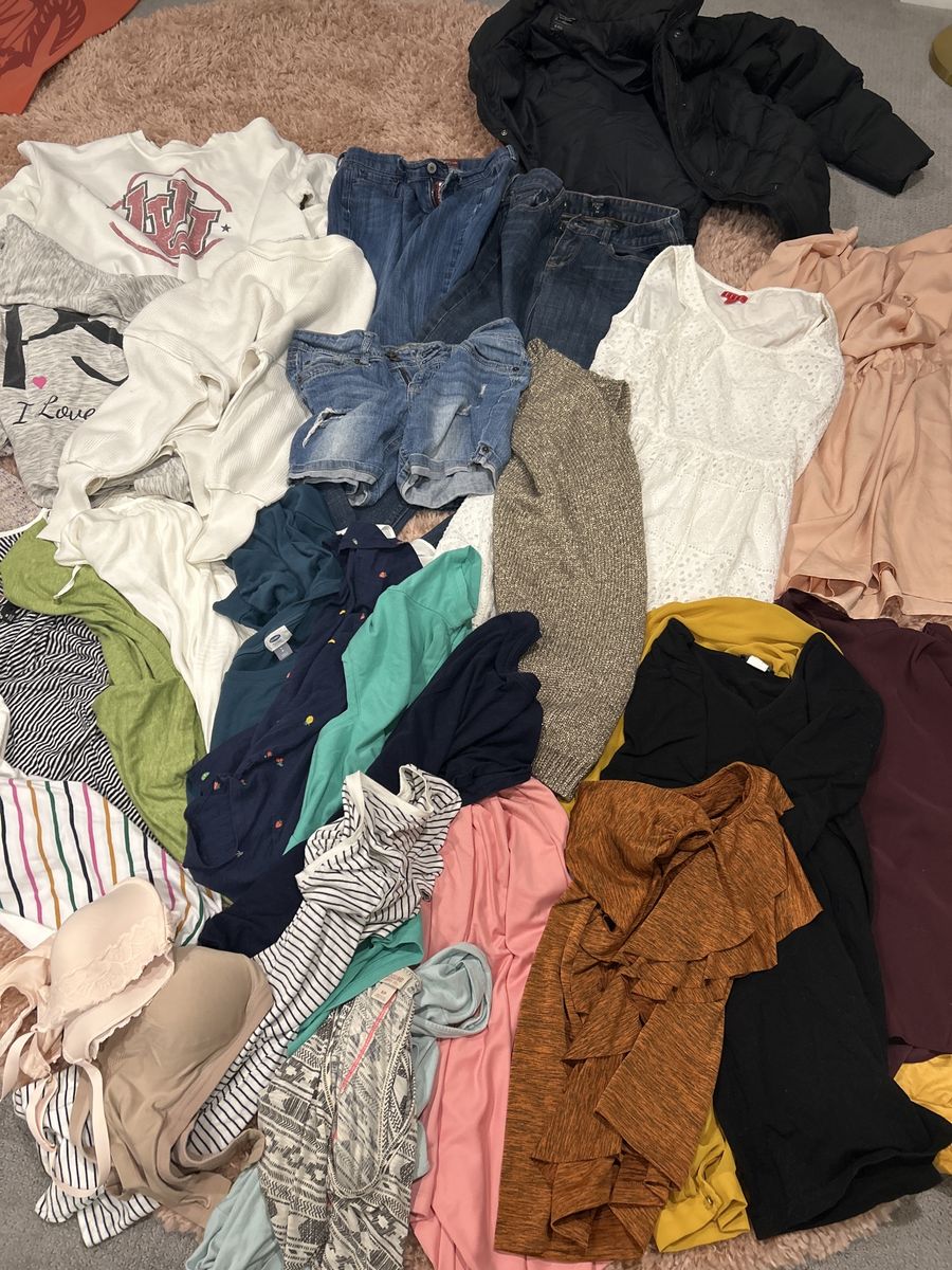 Women's Clothing Lot - Medium, Dresses, Tops, Jeans, Shorts, & L.L. Bean  Puffer Jacket