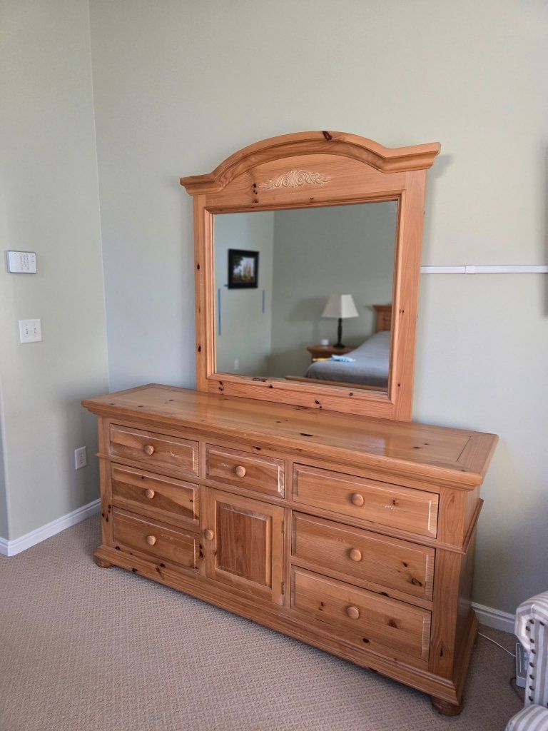SET: Broyhill Fontana Solid Pine Bedroom Set - Lg Dresser with Mirror, two Nightstands, Headboard & queen mattress