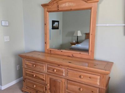 SET: Broyhill Fontana Solid Pine Bedroom Set - Lg Dresser with Mirror, two Nightstands, Headboard & queen mattress
