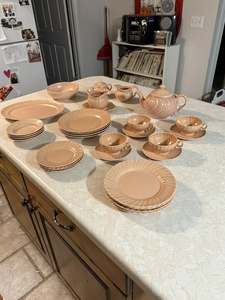 40's Franciccan Ware 32 Pc. Set, Like new.