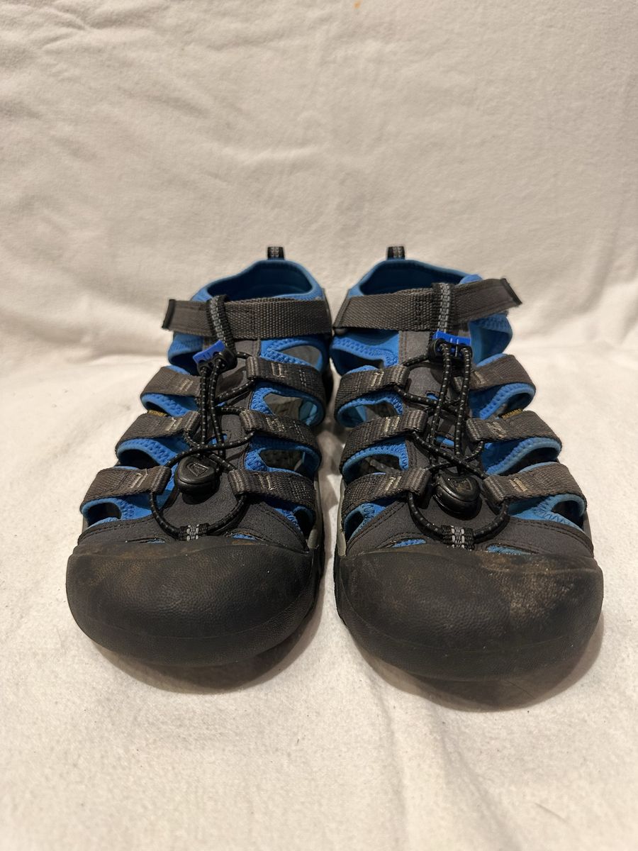 Keen men’s size 7 gray with blue trim, lightly used washable, hiking sandals