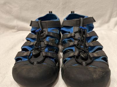 Keen men’s size 7 gray with blue trim, lightly used washable, hiking sandals
