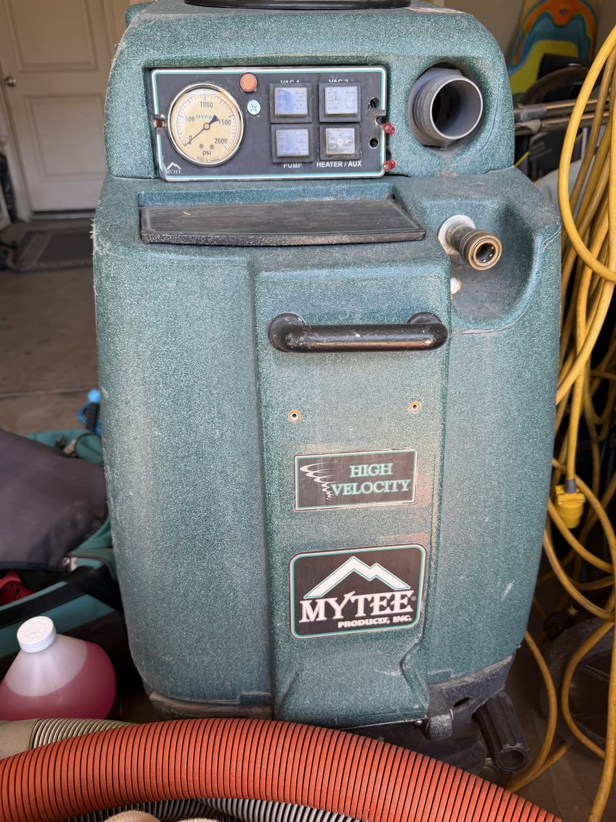 Carpet cleaning machines