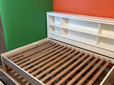 White Wood Storage Bed Frame with Bookshelf Headboard, Slatted Base. Made for a Full size mattress.