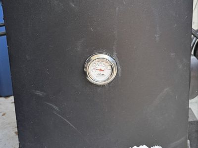 Masterbuilt Signature Series Smoker with Built-in Thermometer