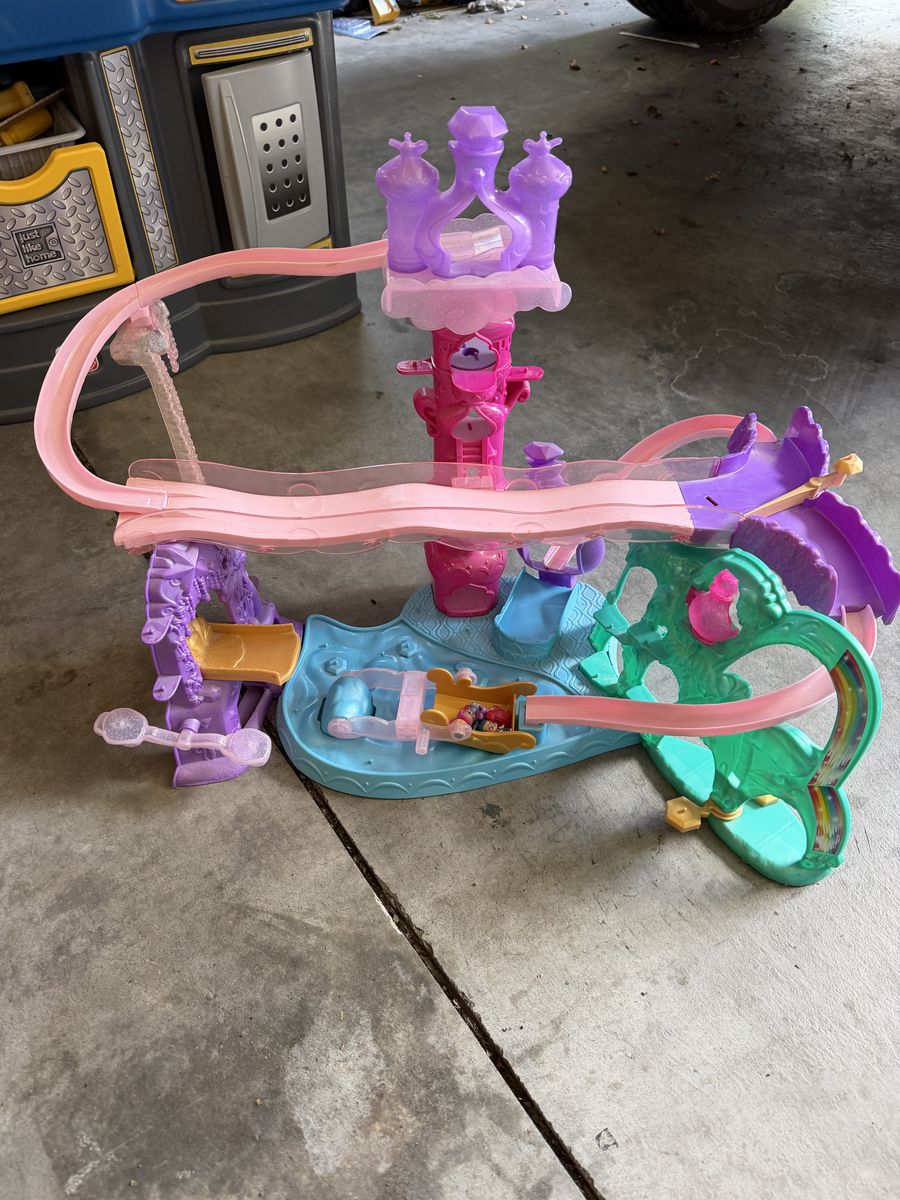 Girl toy - Shimmer and Shine