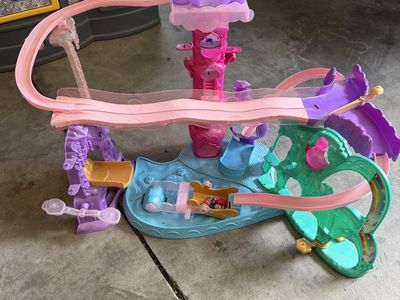 Girl toy - Shimmer and Shine