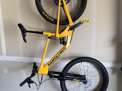 Santa Cruz 5010 Carbon - Excellent Condition