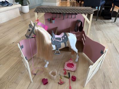 Our Generation Saddle-Up Stables + Horse + Accessories – Like New w/ Tag