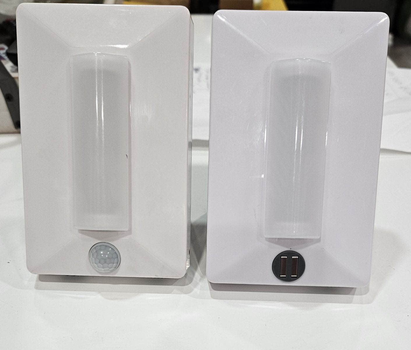 GE Enbrighten Motion-Activated and touch LED white Light  300 Lumens