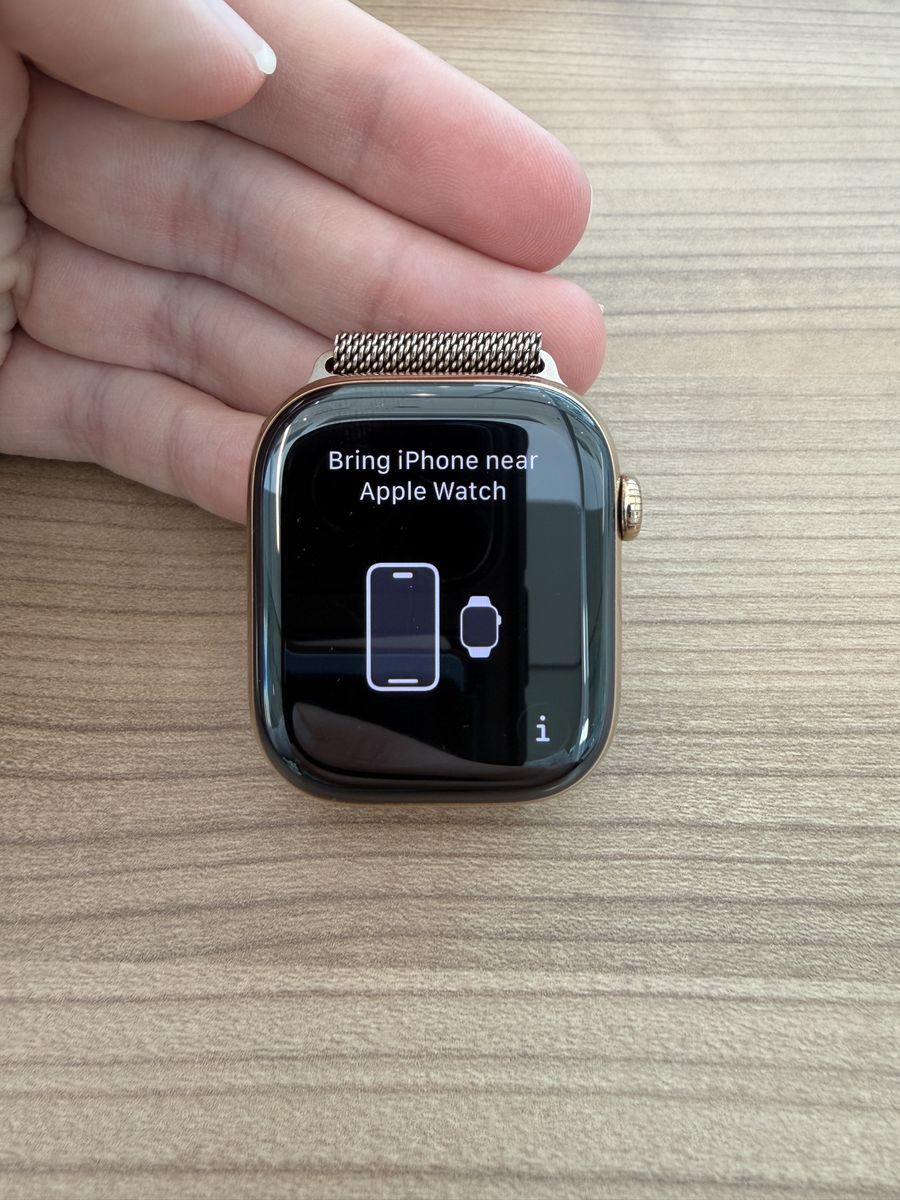 Apple Watch Series 10 - 46mm Titanium Gold Finish