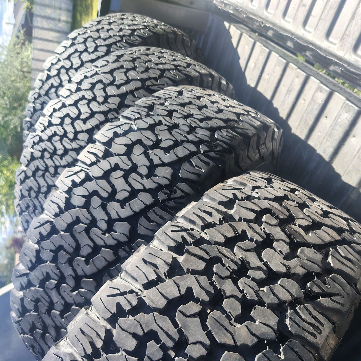 Lightly used 285/70r17 BFG ko2