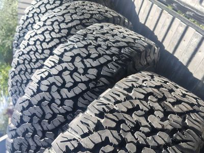 Lightly used 285/70r17 BFG ko2