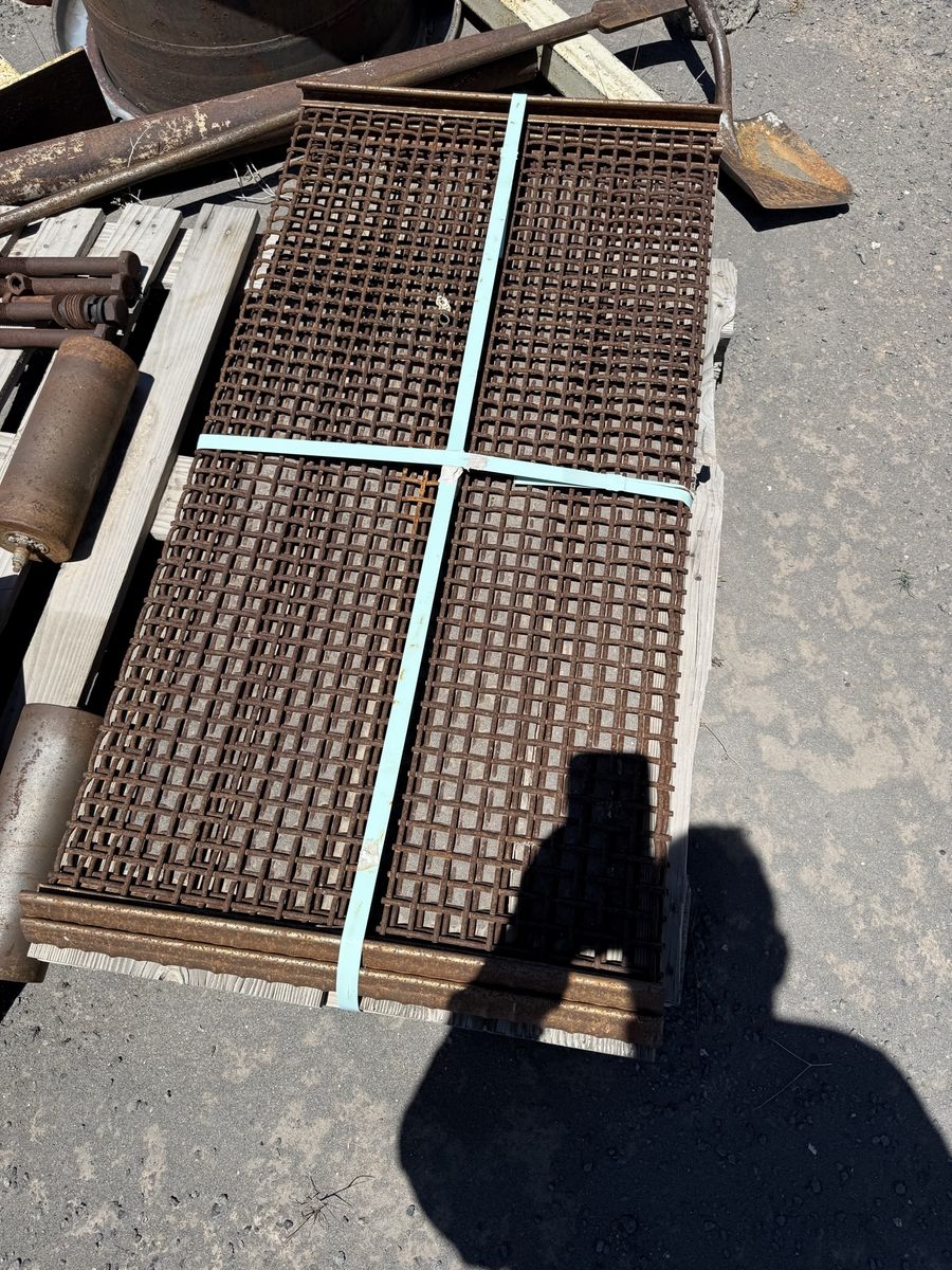 Metso 3.9 screen rollers and lt120 jaw 1” screen